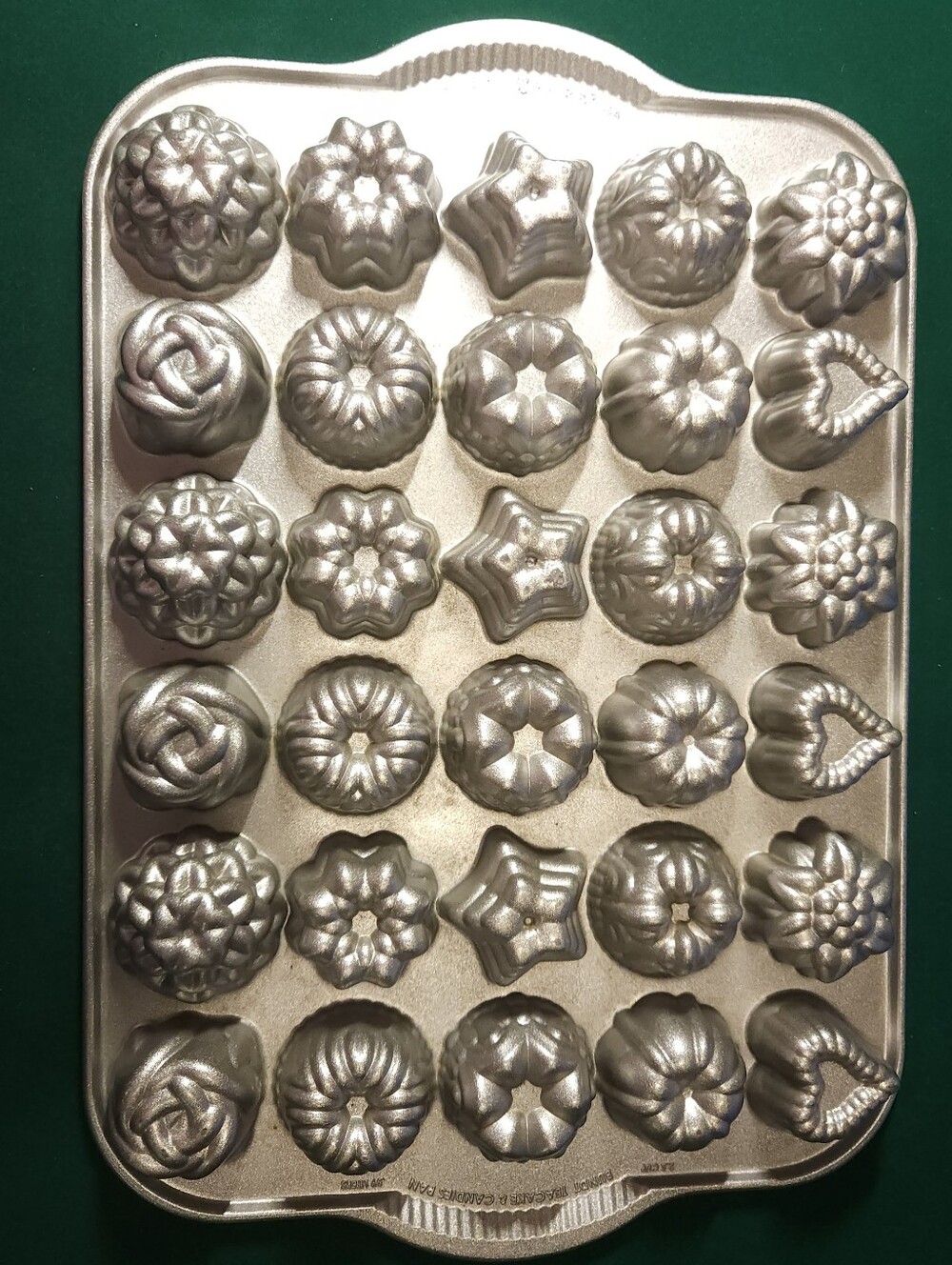 Nordic Ware Silver Mini Bundt & Teacake 30-Cavity Cake Pan WOW!
